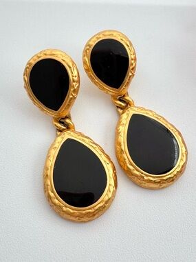 Vintage Anne Klein Black Enamel Matte Gold Tone Drop Earrings Etruscan Style